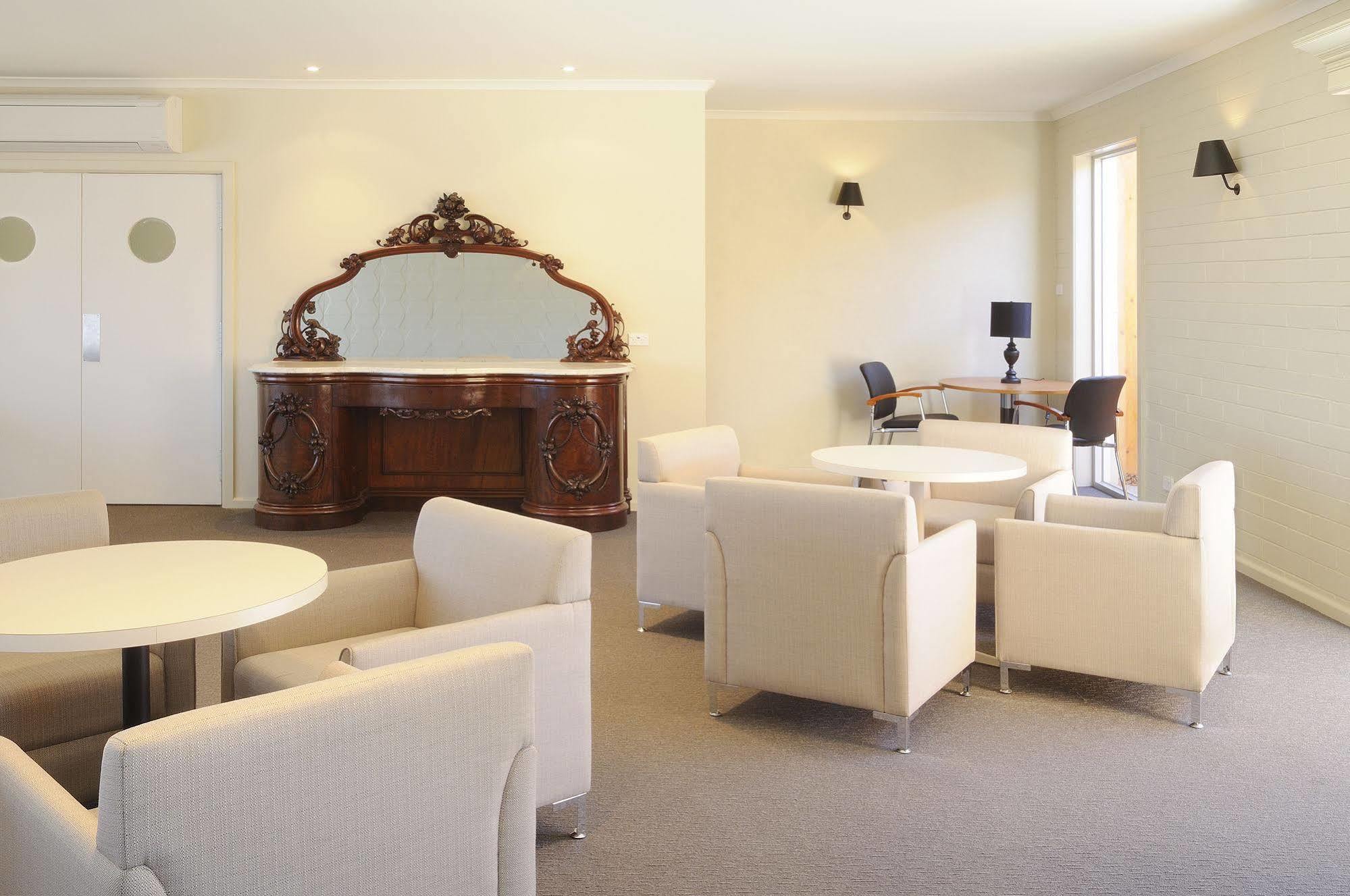 Drouin Motel Bagian luar foto